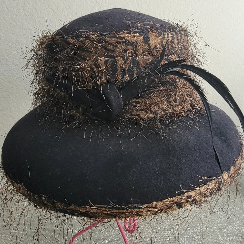 🤍 Boutique Kates Canada Elegant Black and Brown Women's Hat